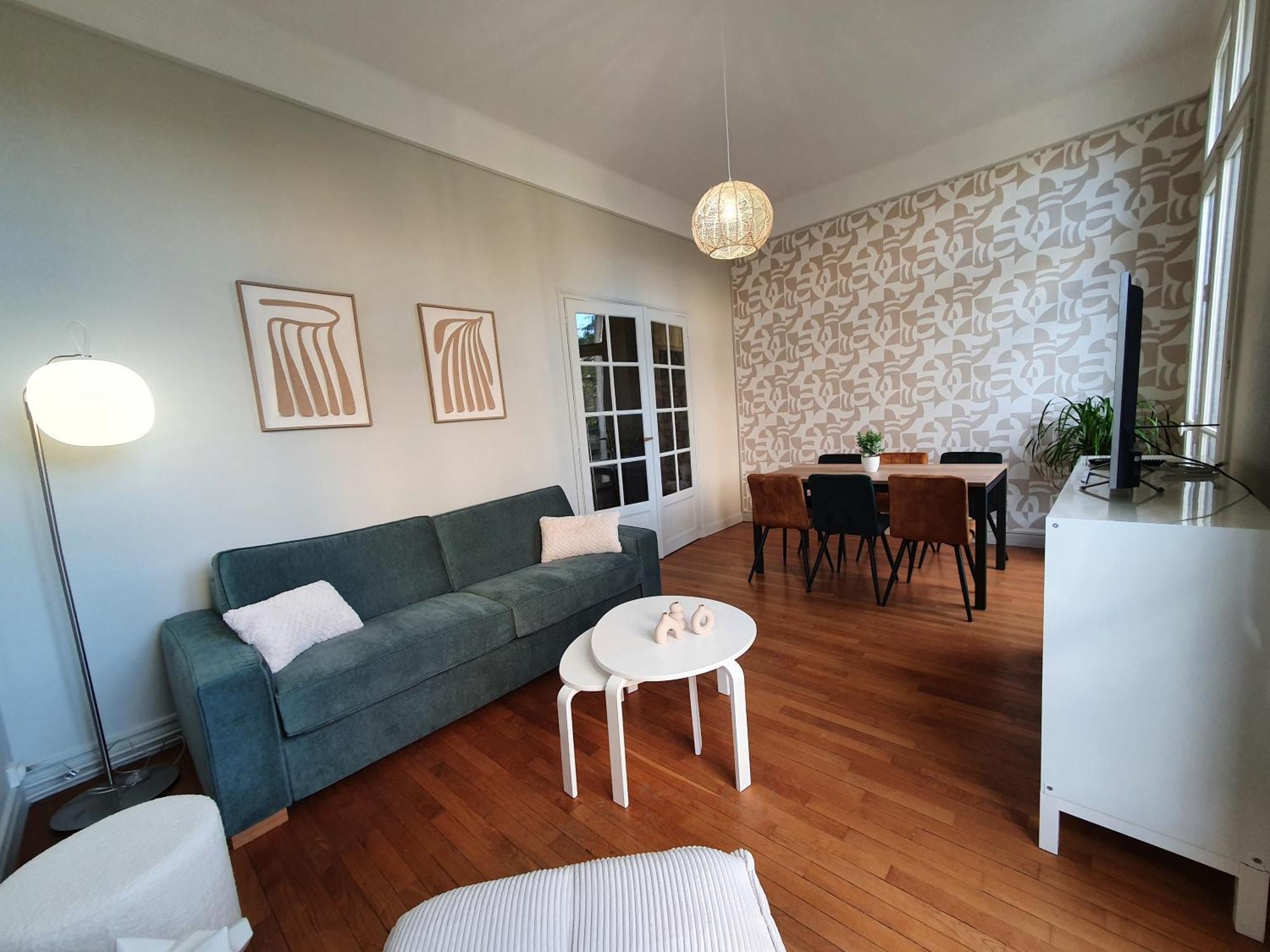 Appartement Vue Exceptionnelle Sur La Cathedrale, Standing Et Garage Prive Reims
