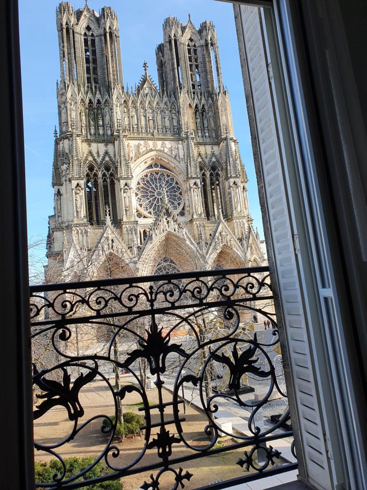 Vue Exceptionnelle Sur La Cathedrale, Standing Et Garage Prive Appartement