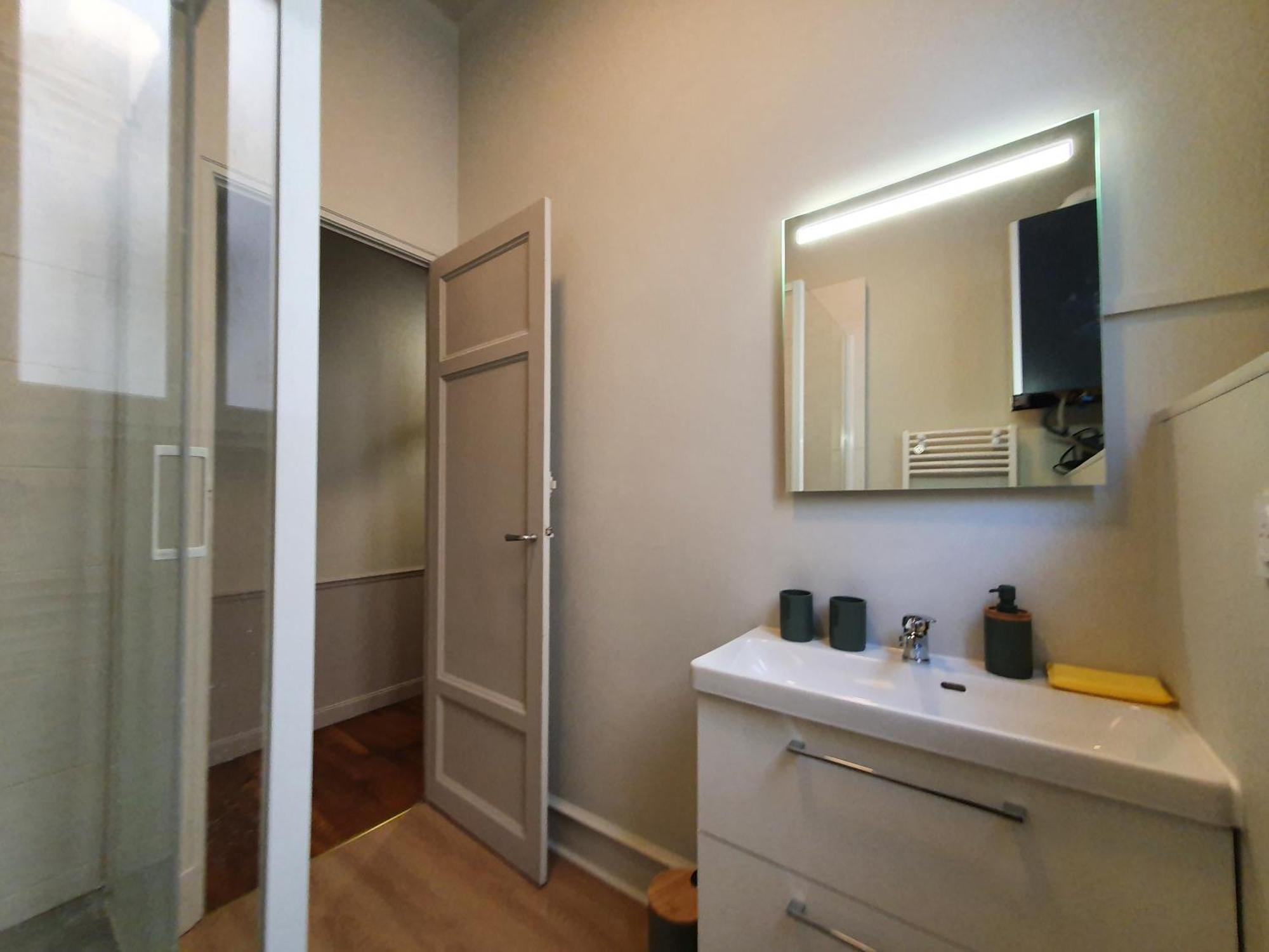 Appartement Vue Exceptionnelle Sur La Cathedrale, Standing Et Garage Prive